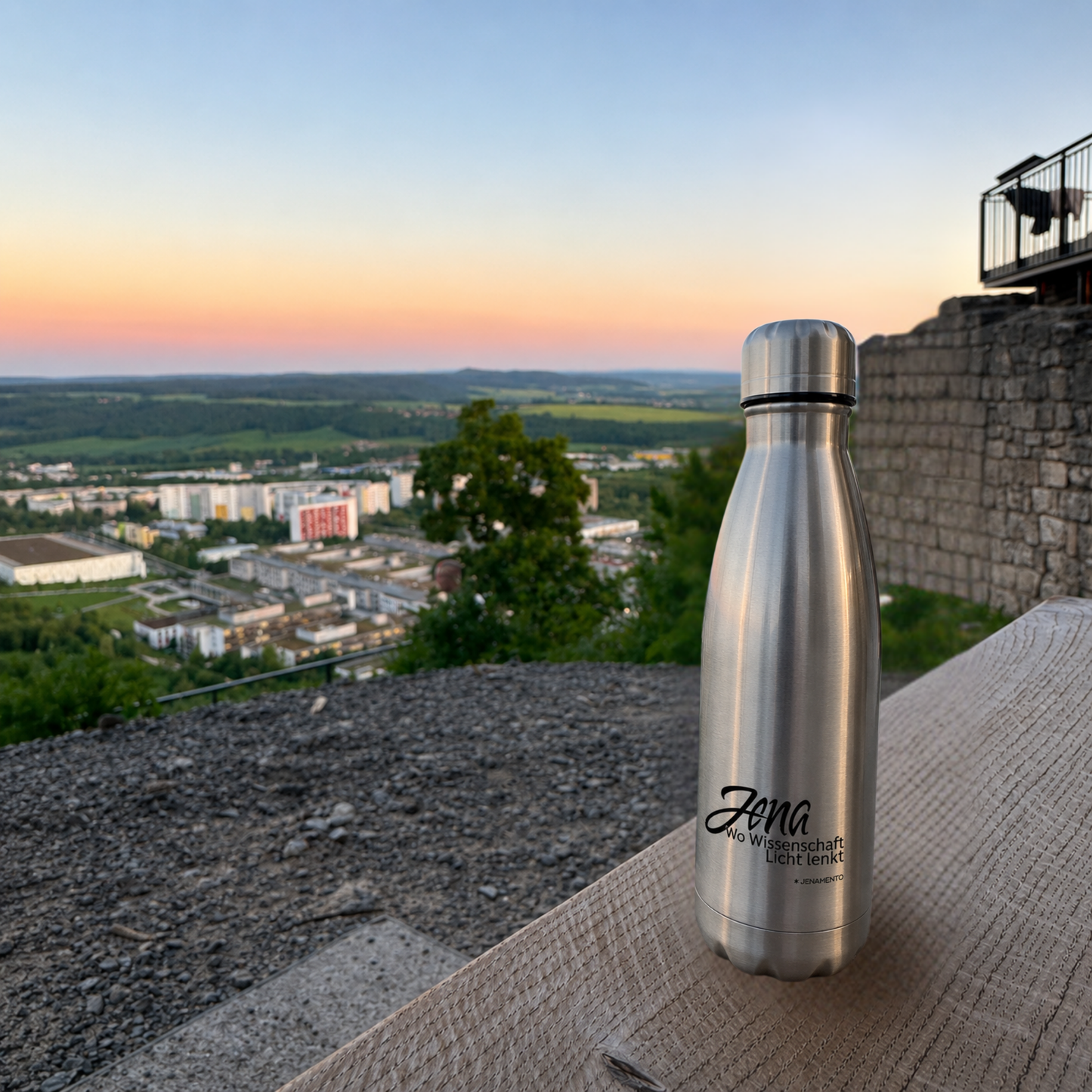 Edelstahl Isolierflasche mit Jena Motiv auf der Lobdeburg – modernes Souvenir Jena