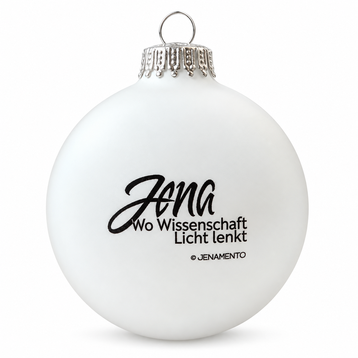 Weiße Weihnachtskugel aus Glas im Jena.Lichtschrift-Design freigestellt auf hellem Hintergrund